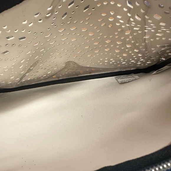 NWT Victoria’s Secret Rose Gold Laser Cut Wristlet Pouch Clutch Bag - Picture 7 of 12